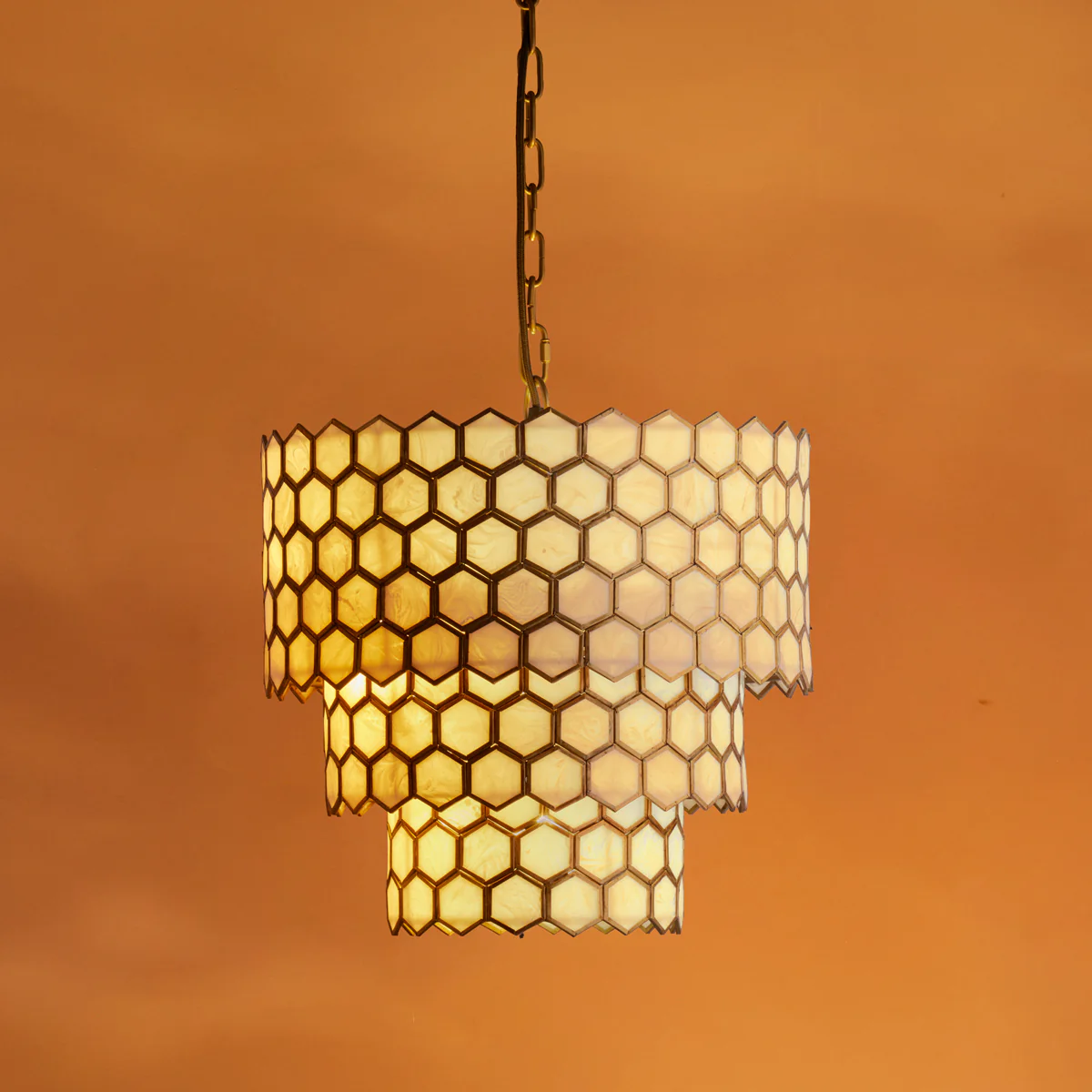 Glamazon three tier chandelier in brass and resin - Image 3